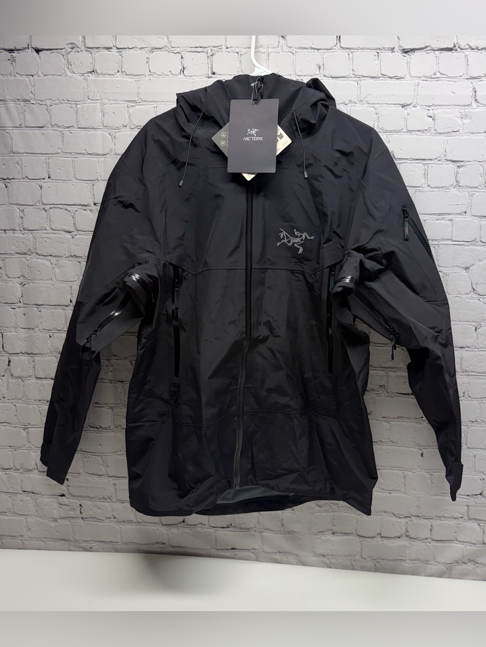 Arc'teryx Men's Black Hooded Waterproof Rain Shell size L NWT